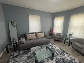 Beautiful apartment walking distance to stadium! - Image 2