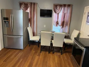 Beautiful apartment walking distance to stadium! - Image 5