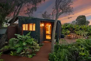Bungalow Oasis- Metres from the beach - Image 2
