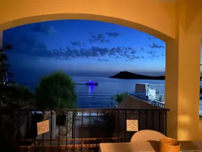 House by the sea - Image 2