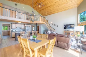 Cozy Getaway| Sleeps 10-12 | Guest House Available - Image 3