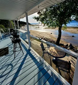 Cozy cottage with private beach access - Image 2