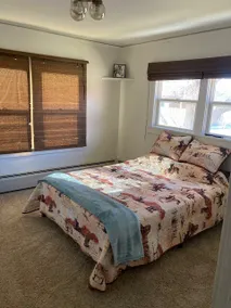 Spacious 4 bedroom home with serene views - Image 4