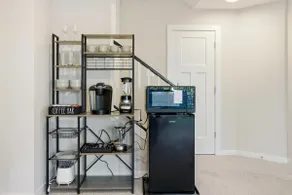 Modern 1B Unit | Backyard | Close to UW Bothell - Image 5