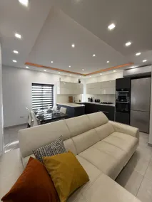 Bright Modern Apartment with Rooftop - Image 5