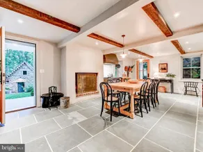 The Oakland House - A Luxurious Home on 10+ Acres - Image 4