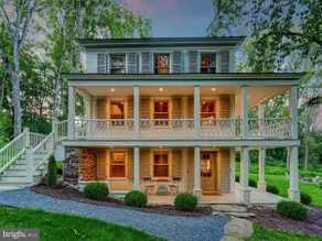 The Oakland House - A Luxurious Home on 10+ Acres - Image 2