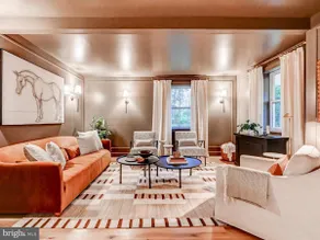 The Oakland House - A Luxurious Home on 10+ Acres - Image 5