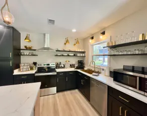 Modern Retreat•Spa Shower•In Town•Family Friendly - Image 3