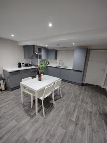 Modern 2-Bed Ground Floor Flat, Sleeps 6, Free Parking, Thetford - Image 2