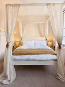 Ocean Whisper - 2 Bedroom Sea Front Apartment - Image 4