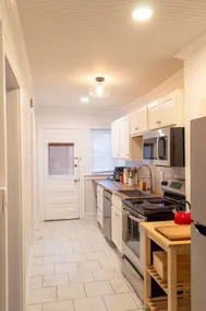 Spacious Central Apt & Porch; W&D, KU Med, Midtown - Image 4