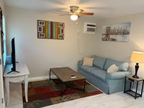 Cute & Cozy Cottage Getaway 13 miles from the Port - Image 2