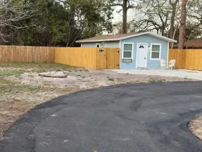 Cute & Cozy Cottage Getaway 13 miles from the Port - Image 5