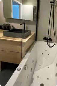 Stylish & top reviewed Flat in a central location - Image 5