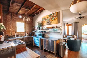 Historic Gem 2BR | Downtown 7 Min | Museums Close - Image 3