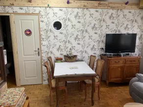 Sewing workshop overlooking the garden with 1 parking space - Image 2