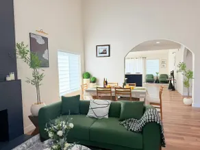 Minutes to ONT Airport And Entire Home With Billiards - Image 3