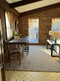 Classic Main Street Apartment - Image 2