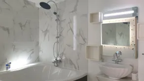 Two bedroom, two bathroom accommodation - Image 5