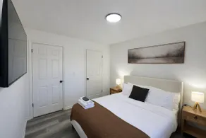 Beautiful Getaway Sleeps 10 plus Central Location - Image 5