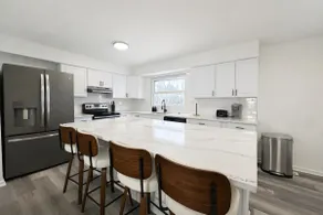Beautiful Getaway Sleeps 10 plus Central Location - Image 3