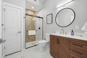 Penthouse King Suite w/ Sauna & Free Parking - Image 4
