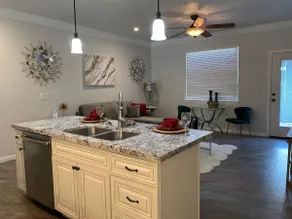 Spacious 3BR Townhome Near Downtown & Tahoe - Image 5