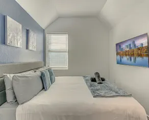 Central Kingbed Retreat~Mins to UT, SXSW Ready - Image 3