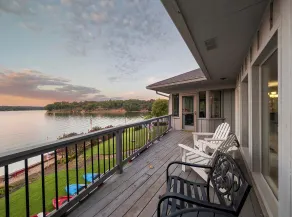 Lakefront Views Luxury Kid friendly Dock 9 Beds - Image 3