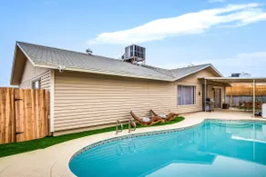 LUX 5BR/3BA Luxury House w/pool + hot tub + bar - Image 2