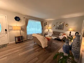 Cozy Neighborhood Retreat *<10 min from DTW* - Image 3