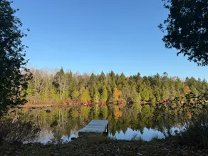 Big Narrows Lakeside Cottage - Image 4