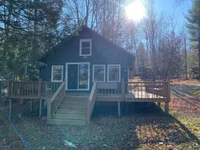 Big Narrows Lakeside Cottage - Image 2