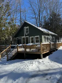 Big Narrows Lakeside Cottage - Image 5