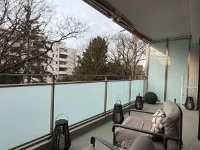 Chic & Comfortable 1BR - Lake & Town Steps Away - Image 3