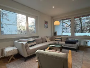 Chic & Comfortable 1BR - Lake & Town Steps Away - Image 5
