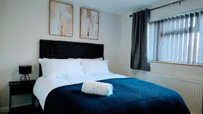Modern 3 Bed House with Parking for Families and Contractors - Image 5