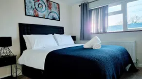 Modern 3 Bed House with Parking for Families and Contractors - Image 4