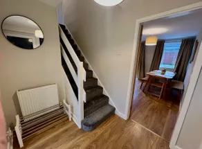 Cathedral House Lichfield - Sleeps 8 With Parking for 3 Cars - Image 4
