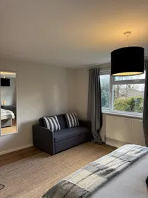 Cathedral House Lichfield - Sleeps 8 With Parking for 3 Cars - Image 5