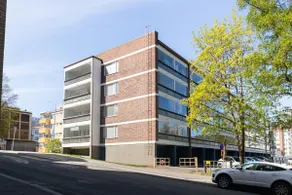 Spacious 75m² | Balcony | Washer | Parking | 2 BR - Image 5