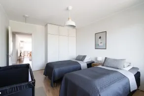Spacious 75m² | Balcony | Washer | Parking | 2 BR - Image 2