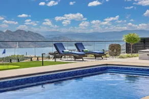 Robbin's Nest 2- King Suite with Pool & Lake Views - Image 3