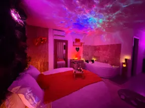 Romantic Suite, Private Balneo, XXL Round Bed - Image 2