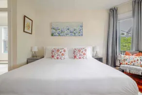 Great for couples, academics, near Harvard - Image 2