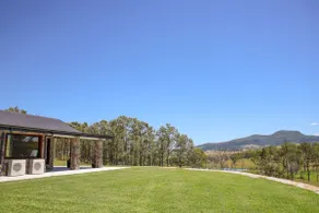 French View - Image 3