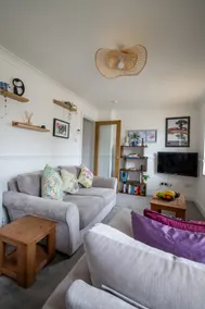 Cosy 2 bed apartment 5 min walk to town centre Perfect for contractors, business people or just having a weekend break - Image 2