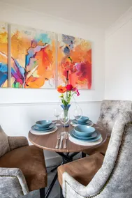 Cosy 2 bed apartment 5 min walk to town centre Perfect for contractors, business people or just having a weekend break - Image 3