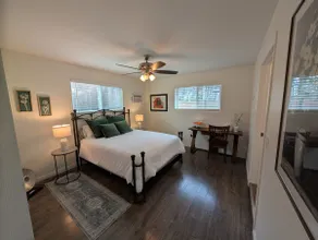 Cute Comfortable Modern 1 Bedroom w/Hot Tub - Image 2